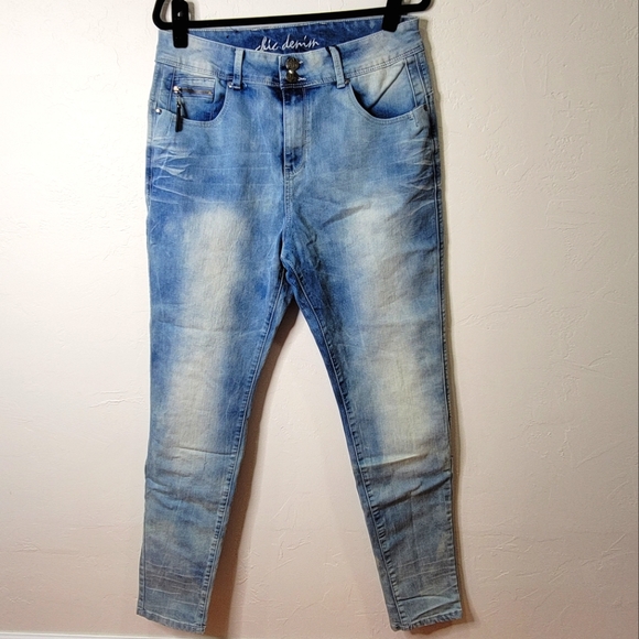 Chic Denim Distressed Blue Jeans - Picture 4 of 10